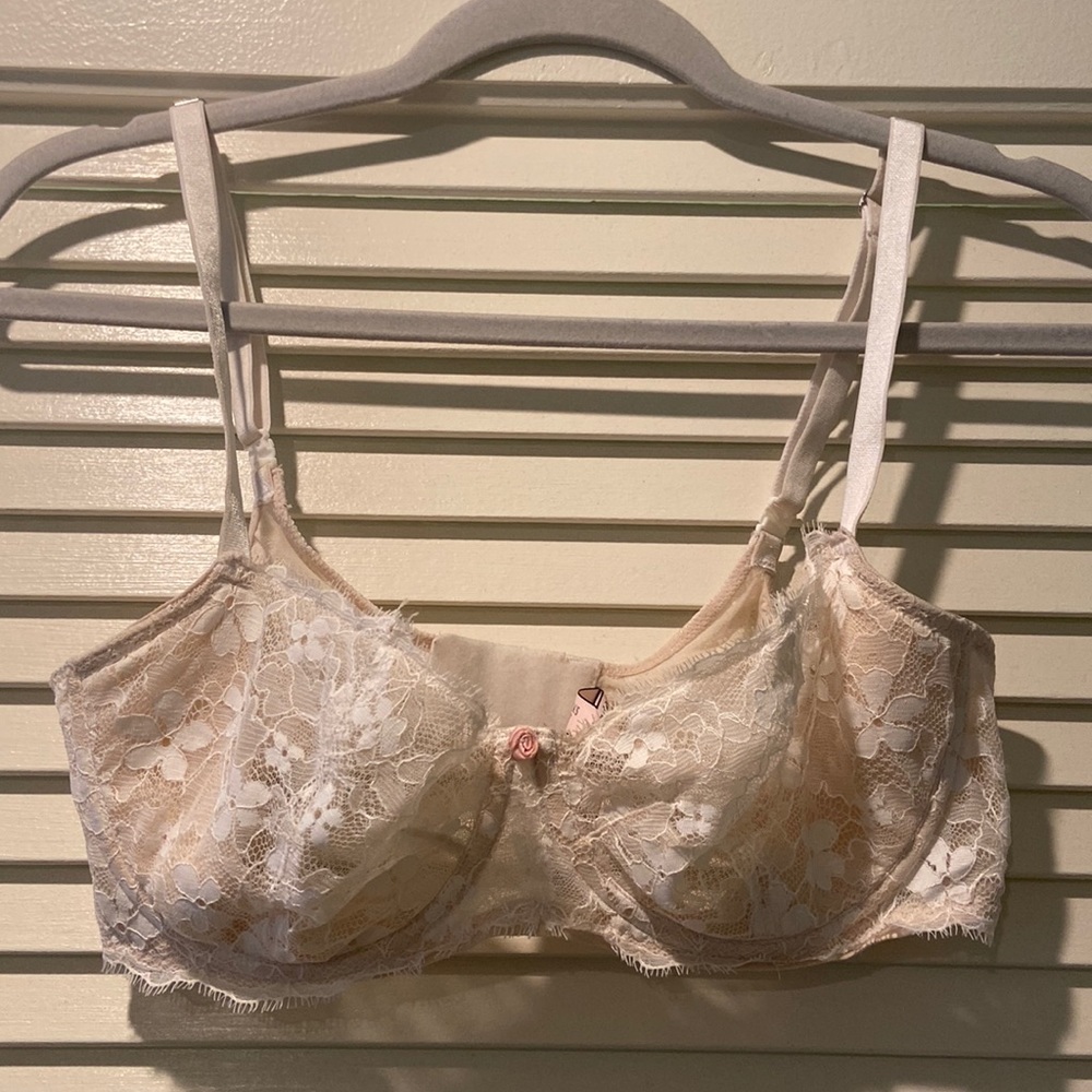 Victoria’s Secret dream angels lace bra